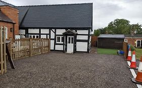 Characterful 2 Bed Cottage, Quiet Village Setting